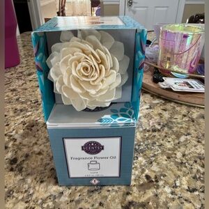 Scentsy fragrance flower oil with flower